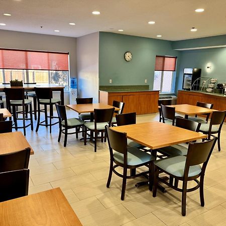 Days Inn & Suites By Wyndham Madison Exterior foto