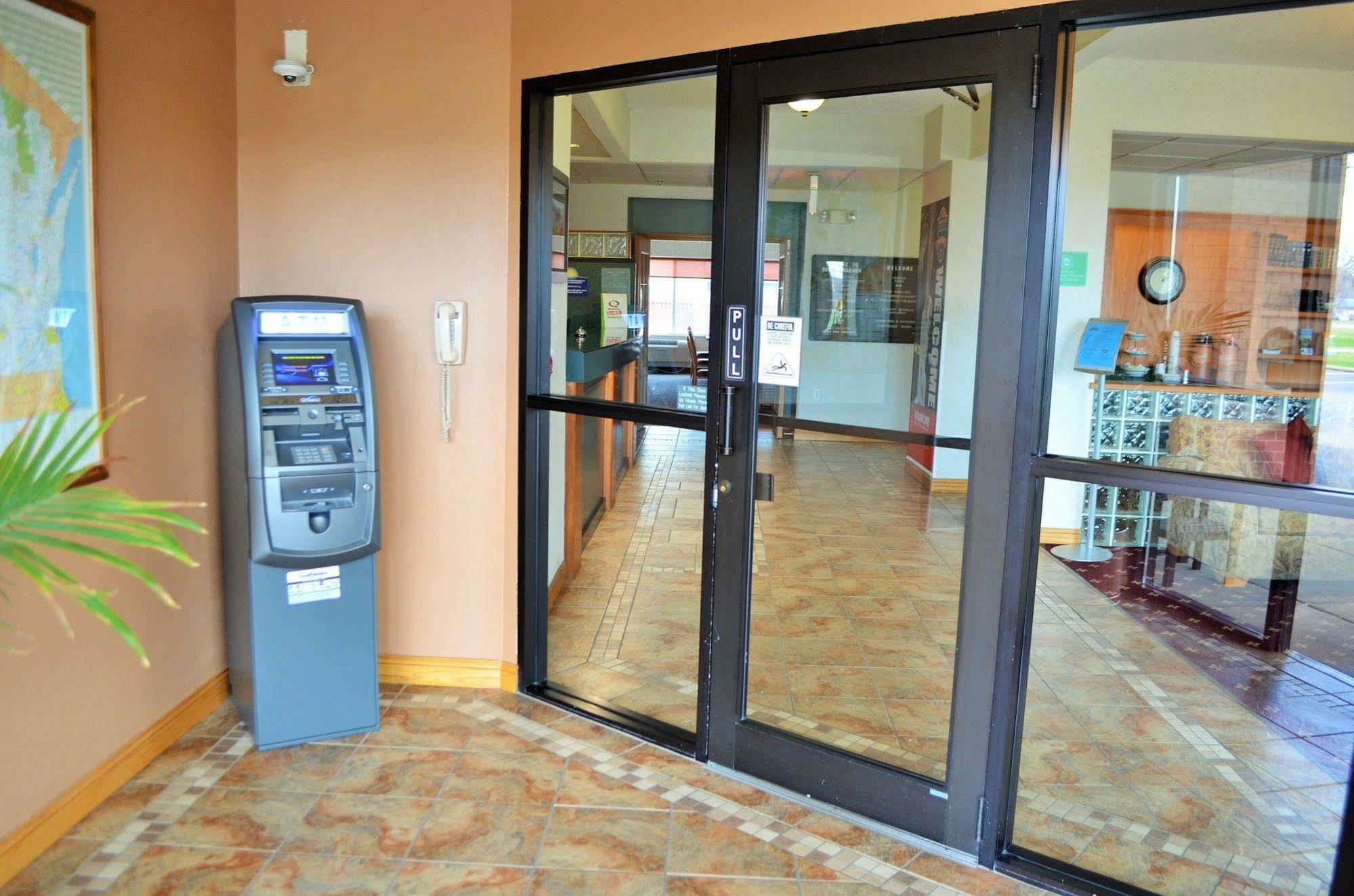 Days Inn & Suites By Wyndham Madison Exterior foto